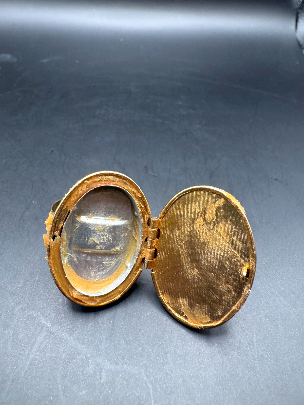 Vintage Avon Gold Tone Poison Ring, Black Cabochon Locket, Size 7