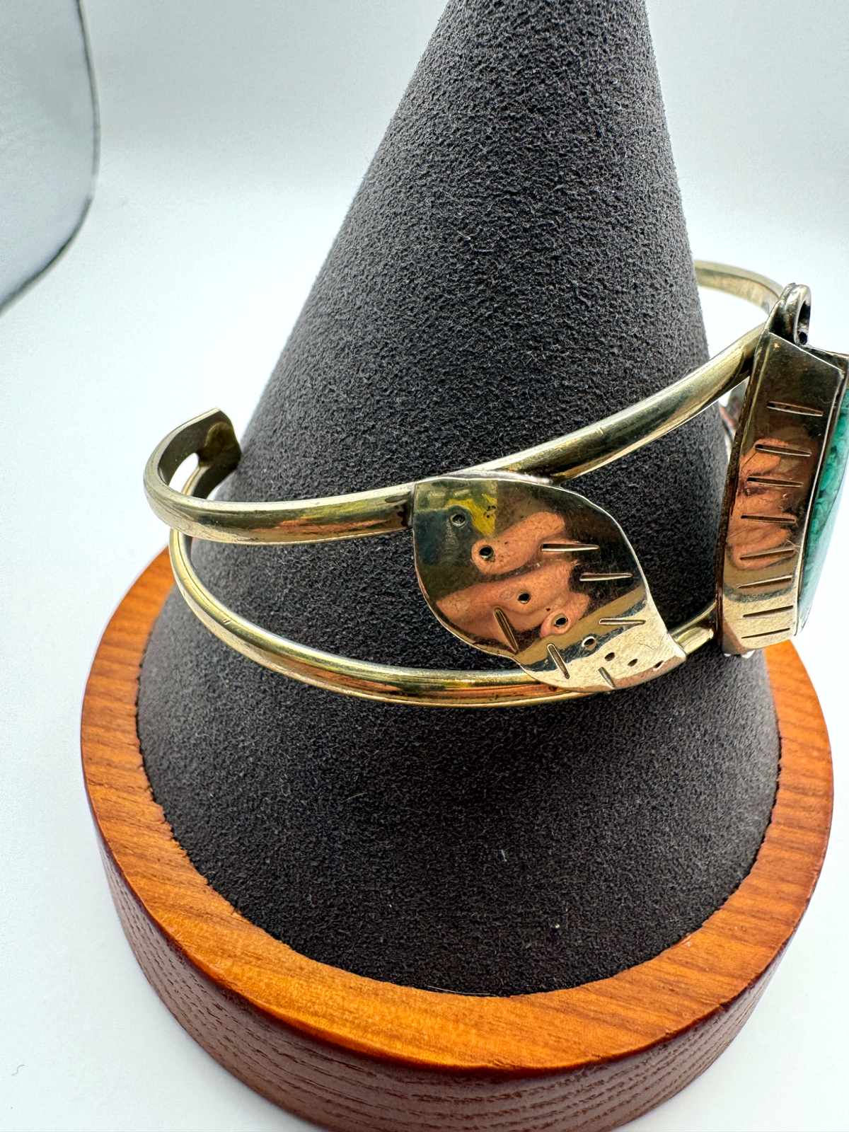 Vintage Mexico Brass Tone Cuff Bracelet Crushed Green Stone Inlay Leaf Design Hecho en Mexico