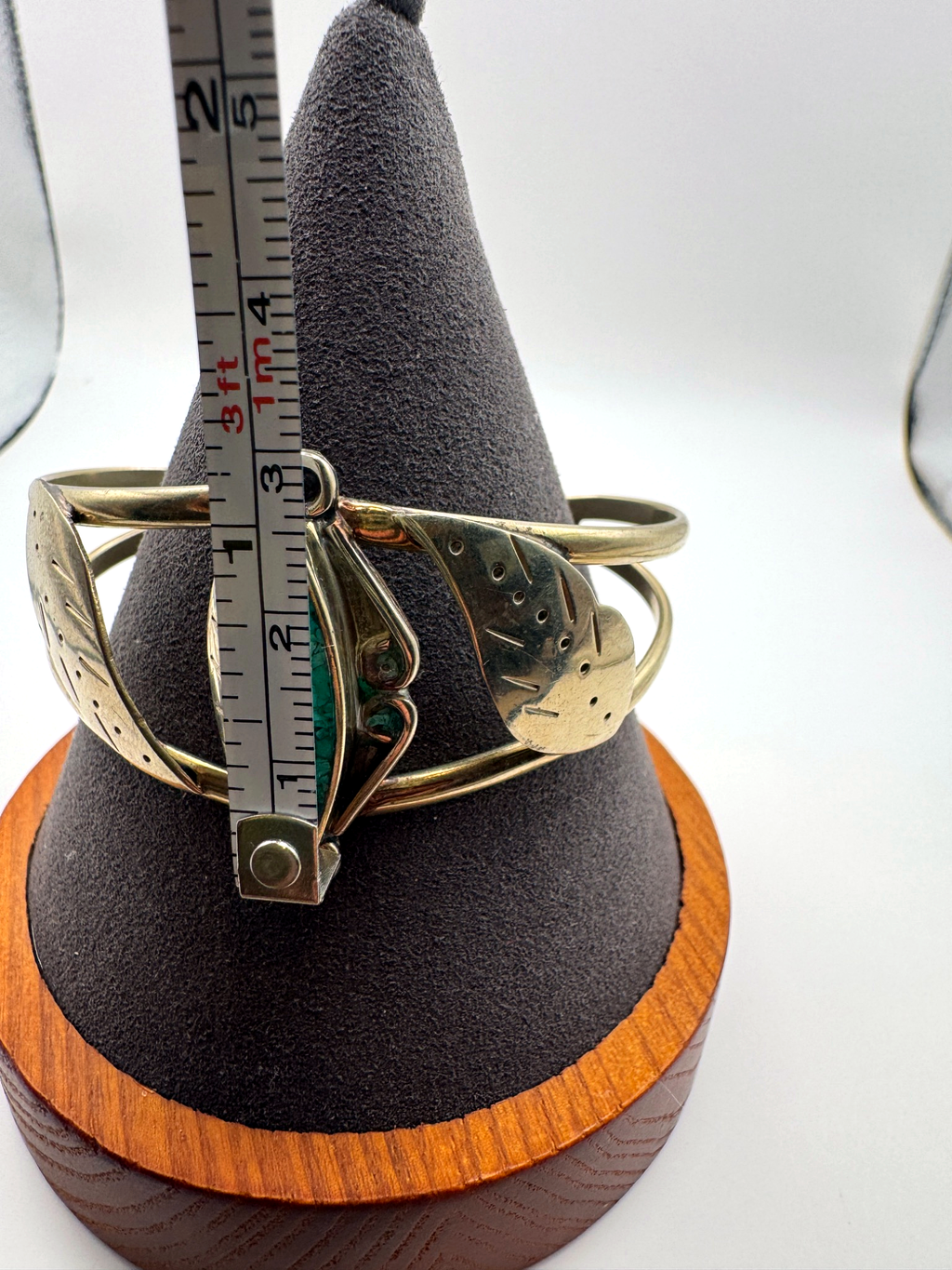 Vintage Mexico Brass Tone Cuff Bracelet Crushed Green Stone Inlay Leaf Design Hecho en Mexico