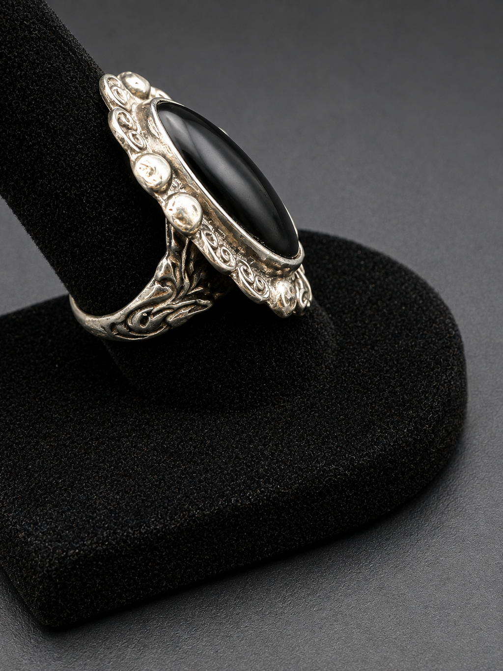 Vintage Sterling Silver Large Black Cabochon Filigree Ring Ornate Scrollwork