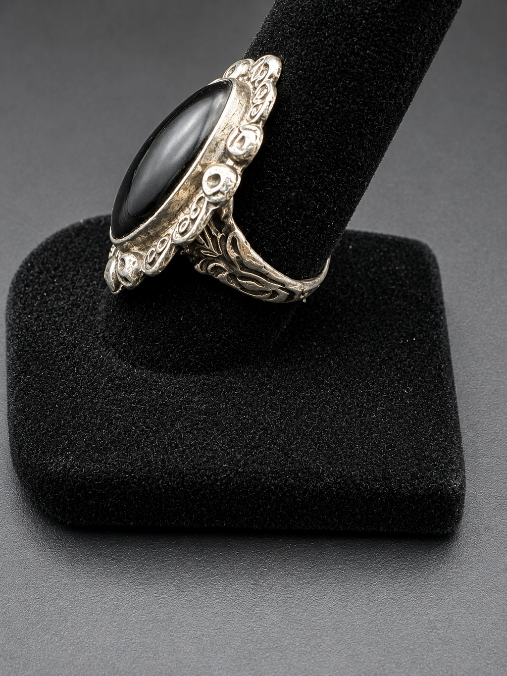Vintage Sterling Silver Large Black Cabochon Filigree Ring Ornate Scrollwork