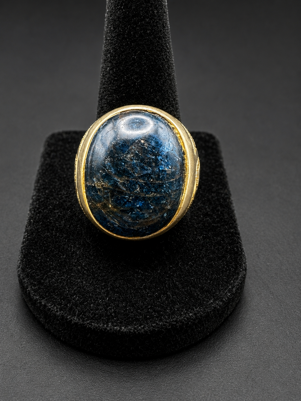 Vintage Gold Tone Signet Ring Blue/Black Oval Cabochon Geometric Design Sz 7.75