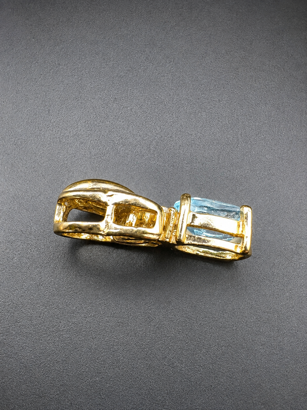 HanThai 925 Sterling Silver Gold Tone Blue Gemstone Pendant 1.2g Thailand