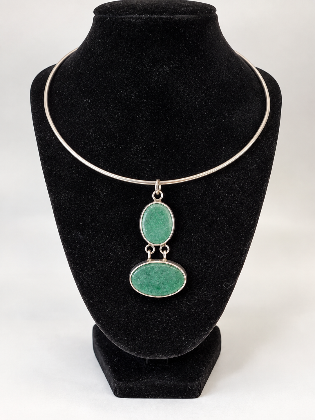 Vintage Green Stone Pendant Choker Necklace Silver Tone Wire Collar Artisan Boho