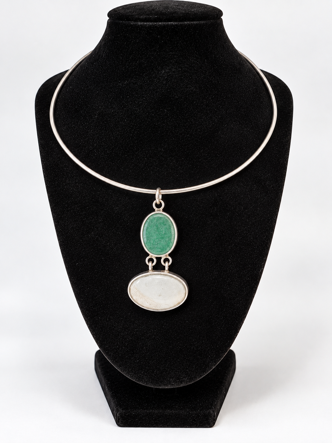 Vintage Green Stone Pendant Choker Necklace Silver Tone Wire Collar Artisan Boho