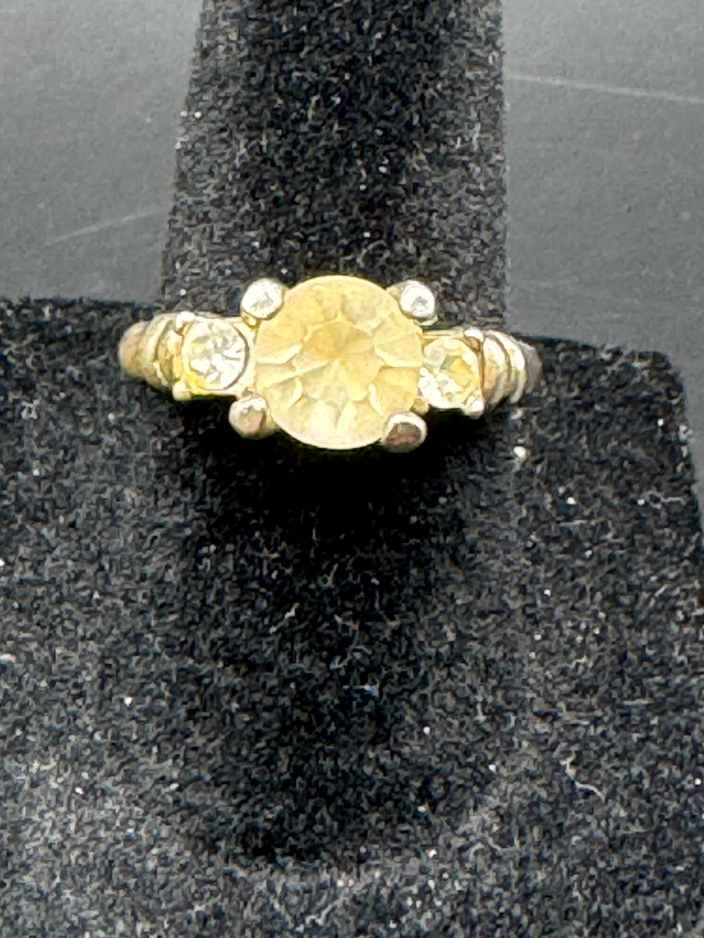 Claire's Vintage-Style Statement Ring – Gold-Tone Faux Gemstone – Size Approx. 7