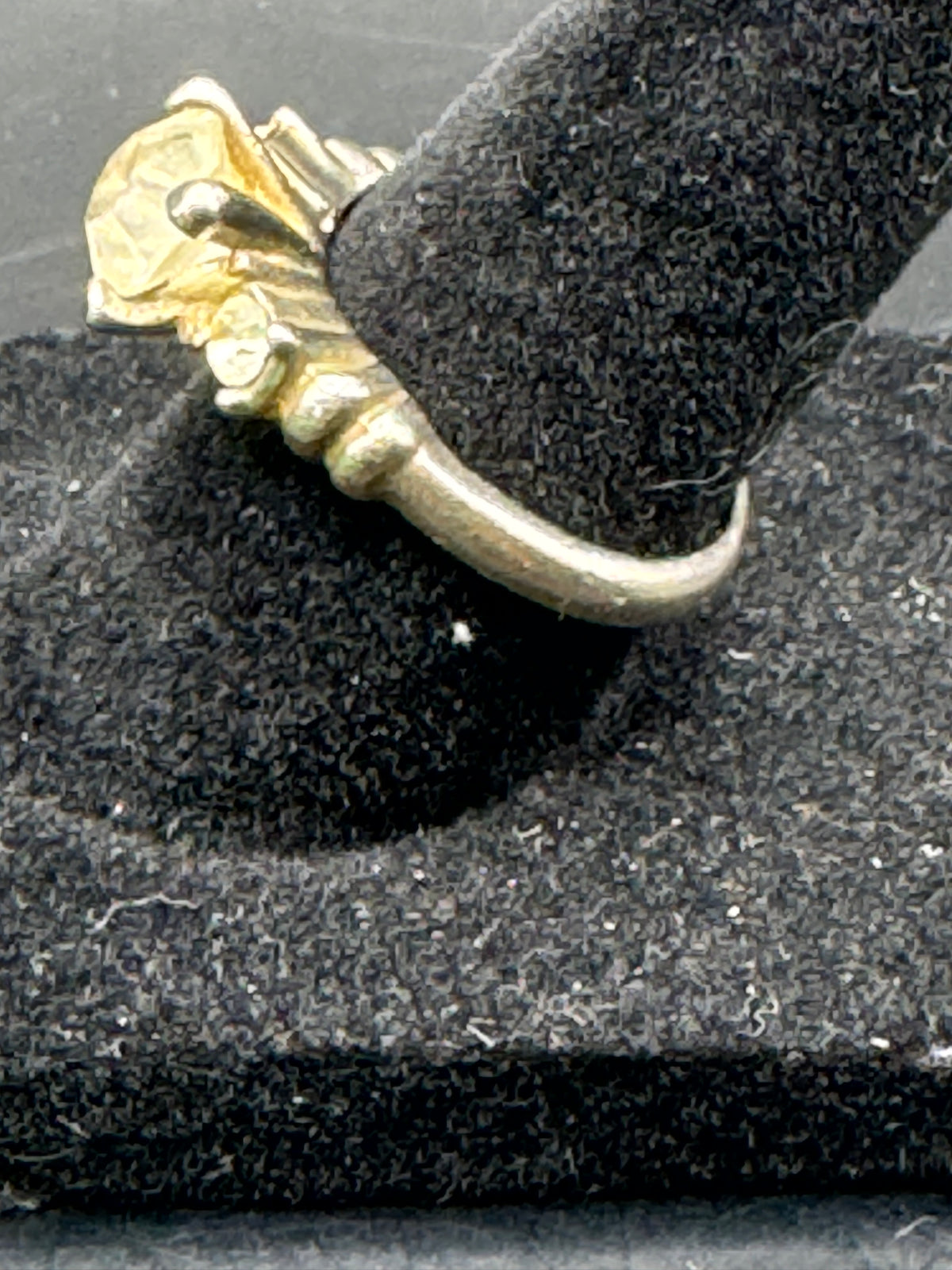 Claire's Vintage-Style Statement Ring – Gold-Tone Faux Gemstone – Size Approx. 7