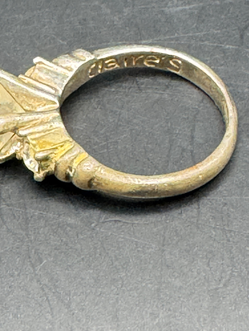 Claire's Vintage-Style Statement Ring – Gold-Tone Faux Gemstone – Size Approx. 7