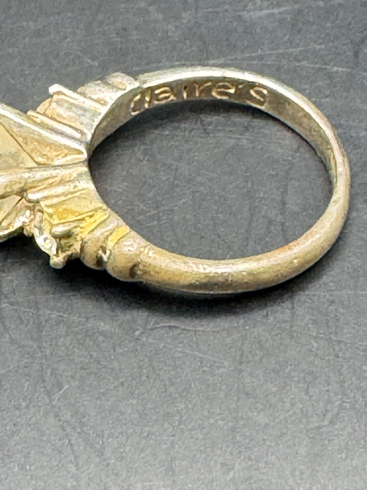 Claire's Vintage-Style Statement Ring – Gold-Tone Faux Gemstone – Size Approx. 7