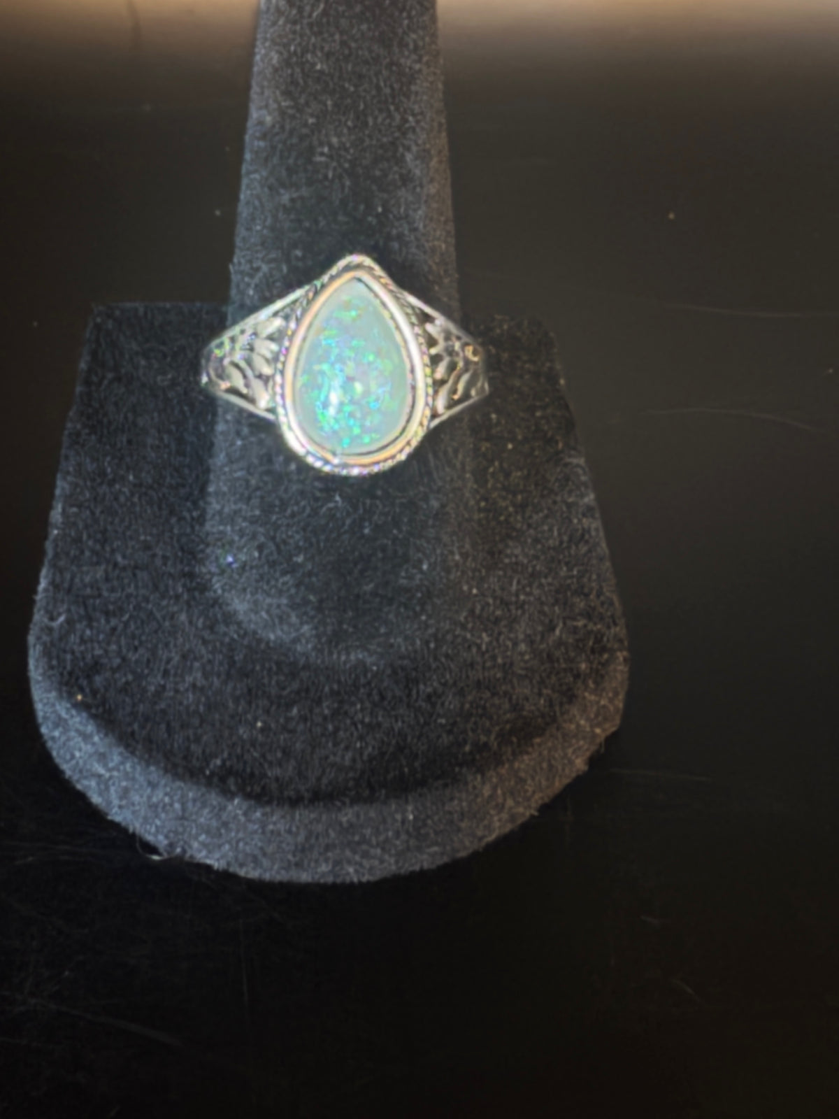 Vintage-Style Iridescent Simulated Stone Ring – Ornate Floral Setting – Unmarked – Approx. Size 7