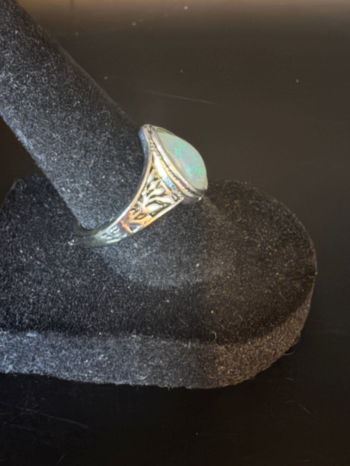 Vintage-Style Iridescent Simulated Stone Ring – Ornate Floral Setting – Unmarked – Approx. Size 7