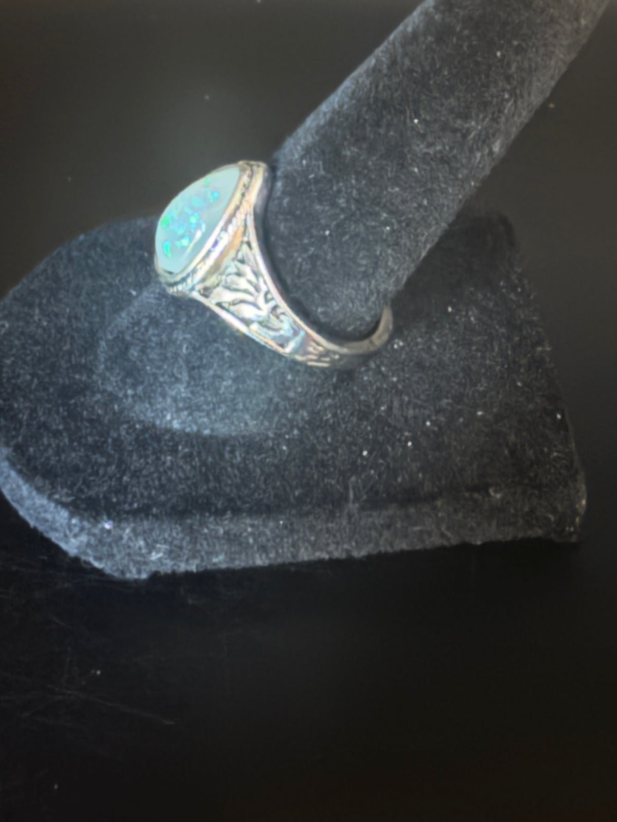Vintage-Style Iridescent Simulated Stone Ring – Ornate Floral Setting – Unmarked – Approx. Size 7