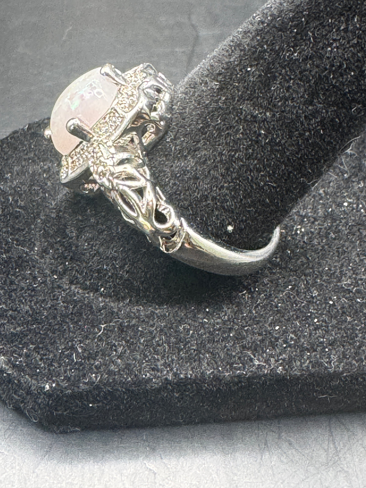 Vintage Style Iridescent Opal-Look Cabochon Ring Ornate Silver-Tone Unmarked Size 8