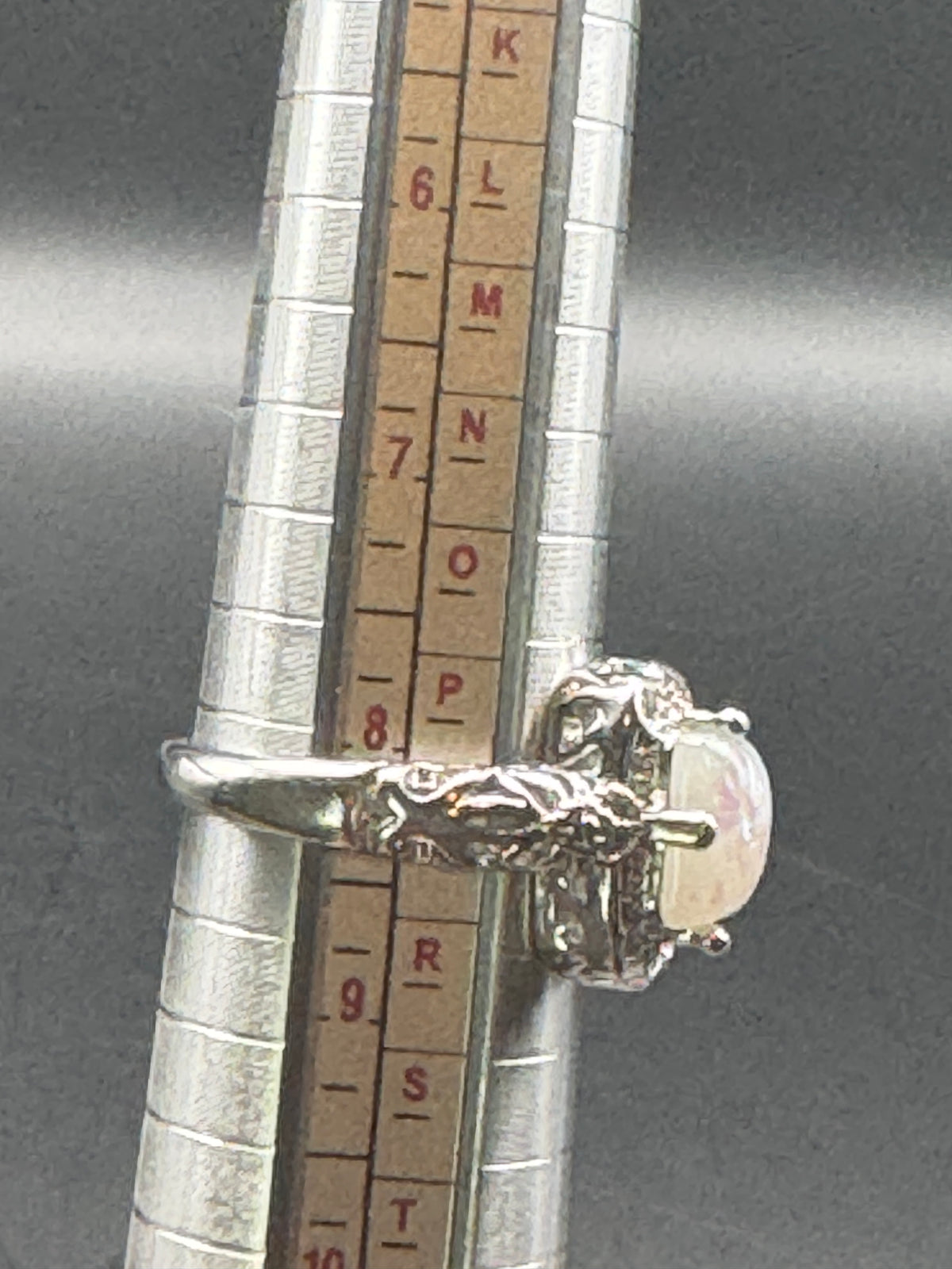 Vintage Style Iridescent Opal-Look Cabochon Ring Ornate Silver-Tone Unmarked Size 8