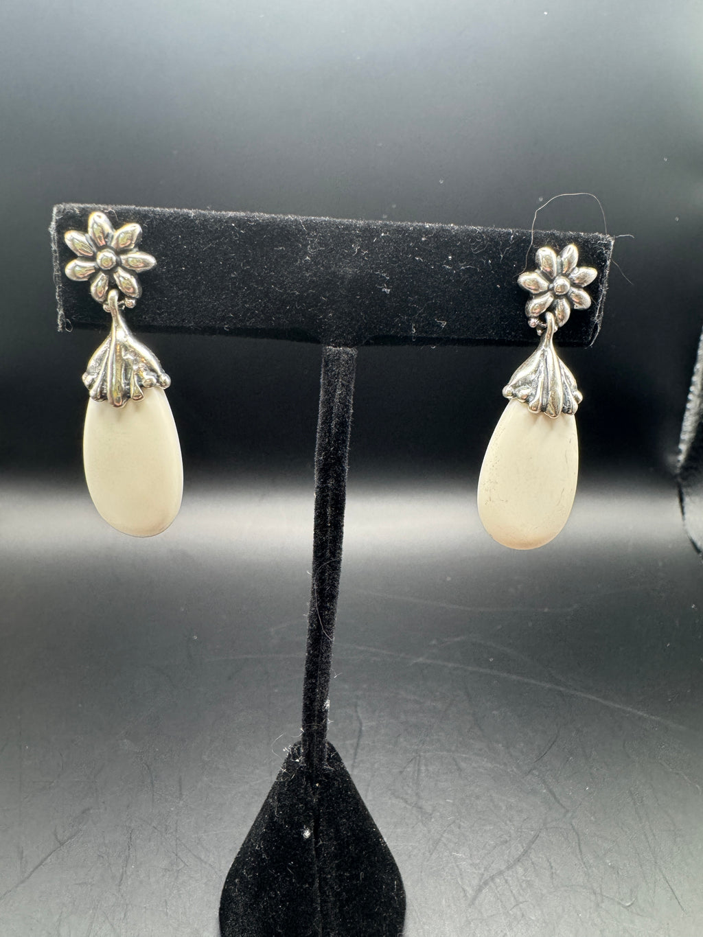 Vintage 925 Sterling Silver Flower Teardrop Dangle Earrings White Shell