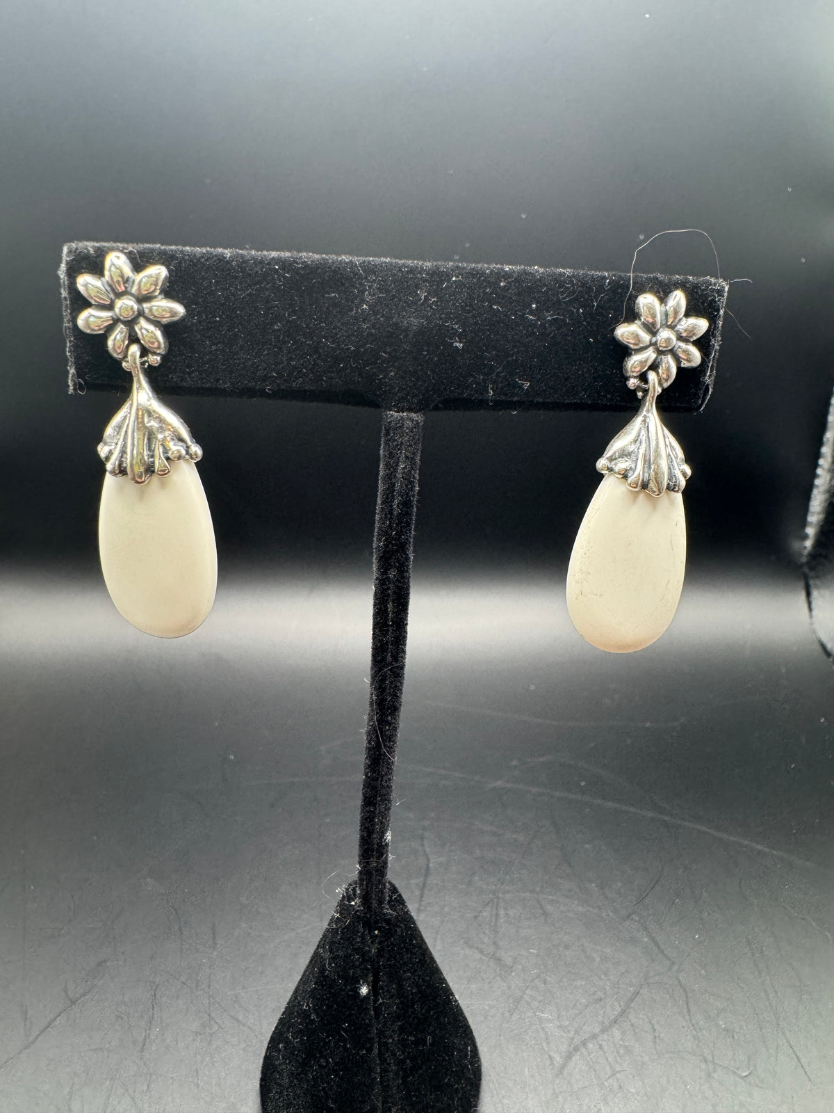 Vintage 925 Sterling Silver Flower Teardrop Dangle Earrings White Shell