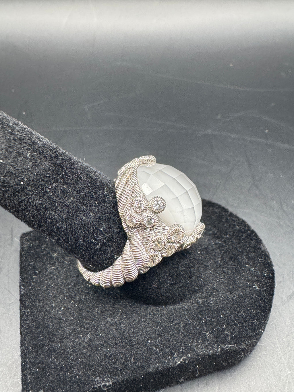 Judith Ripka 925 Thailand Sterling Silver Carved White Mother of Pearl Ring