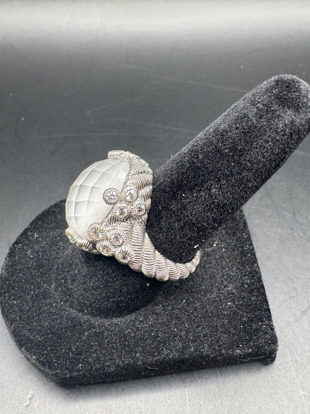 Judith Ripka 925 Thailand Sterling Silver Carved White Mother of Pearl Ring