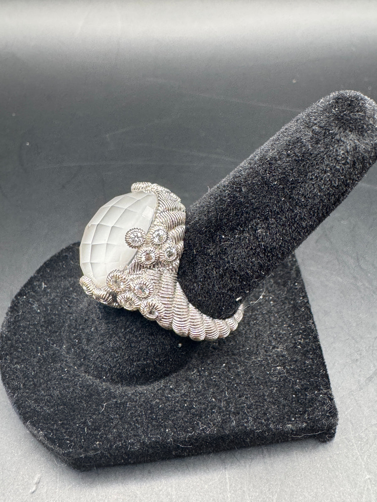 Judith Ripka 925 Thailand Sterling Silver Carved White Mother of Pearl Ring