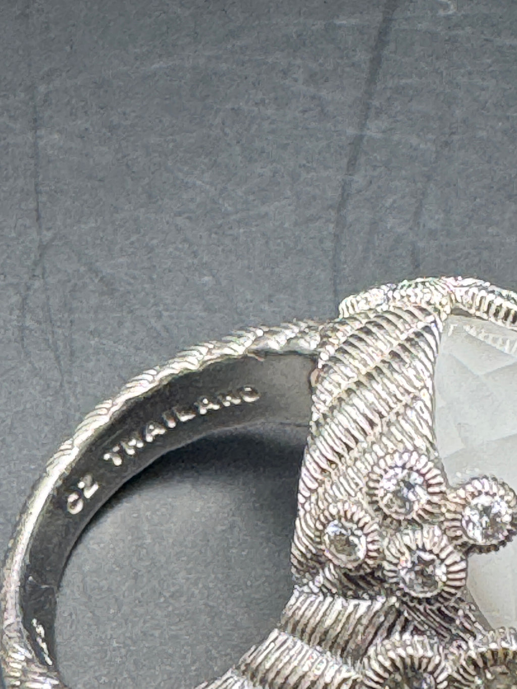 Judith Ripka 925 Thailand Sterling Silver Carved White Mother of Pearl Ring