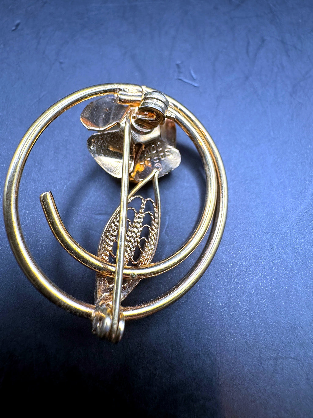 Vintage Sarah Coventry Gold Tone Rose Brooch Pin Floral Hoop Filigree Leaf