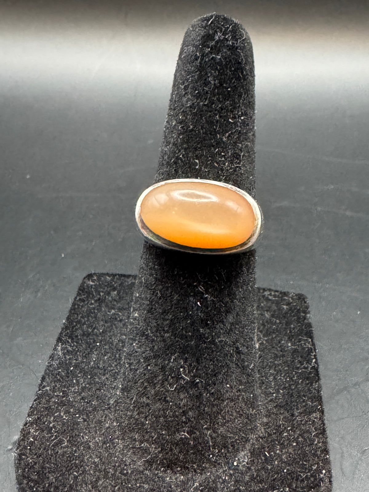 Vintage Size 4 Peach Mother of Pearl Oval Cabochon Ring Silver Tone Statement