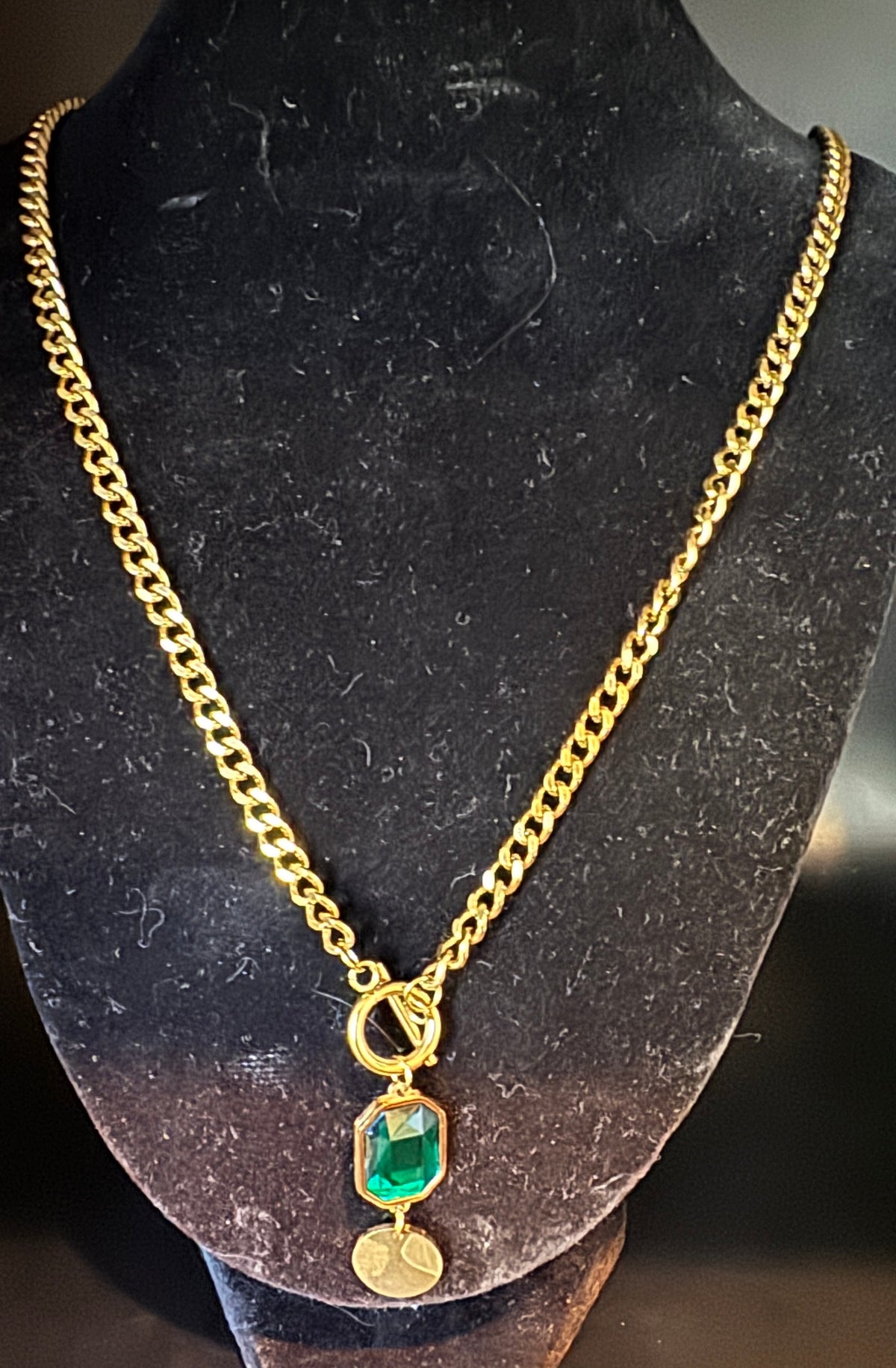 Gold Tone Stainless Steel Green Faux Emerald Toggle Pendant Curb Chain Necklace Coin Drop 20"