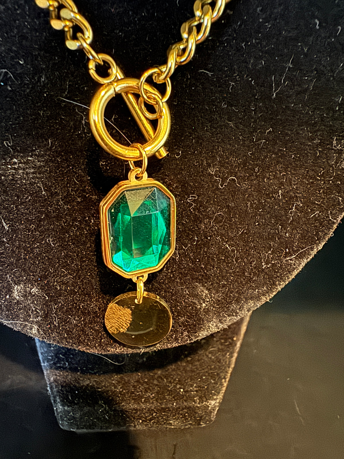 Gold Tone Stainless Steel Green Faux Emerald Toggle Pendant Curb Chain Necklace Coin Drop 20"