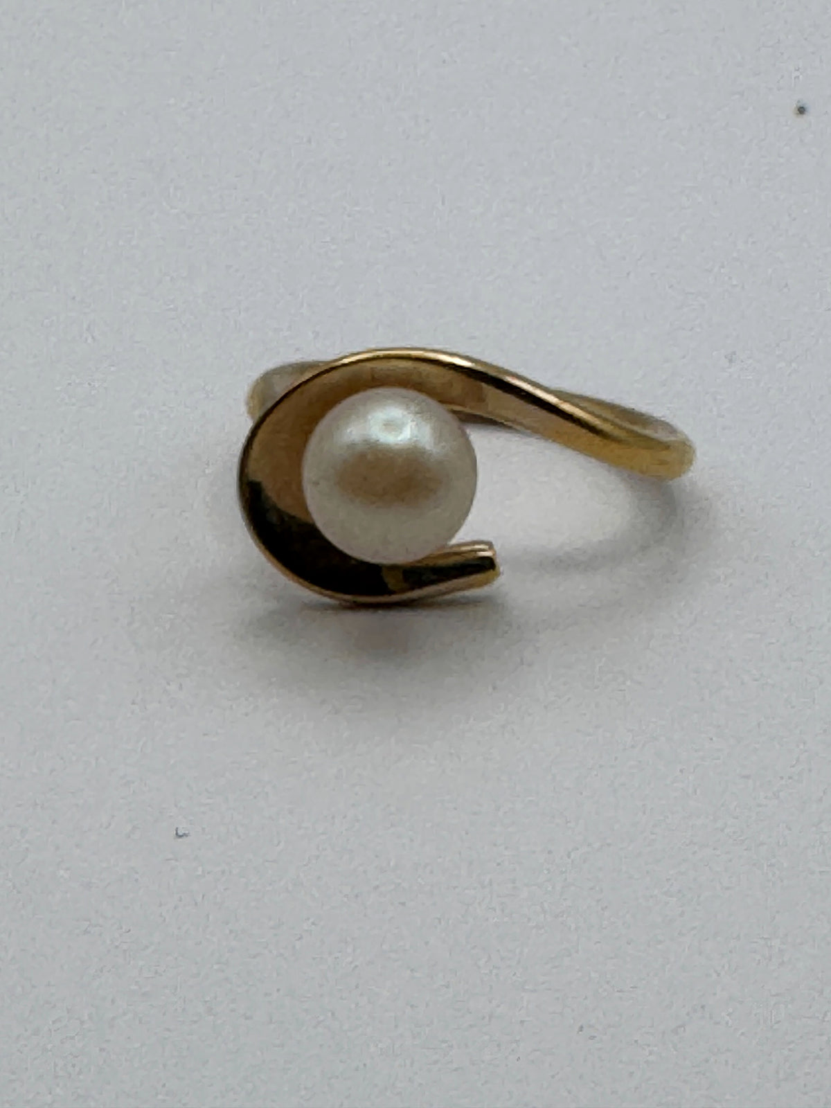 Vintage Sarah Coventry Gold Tone Swirl Ring with Faux Pearl, Size 5, Signed