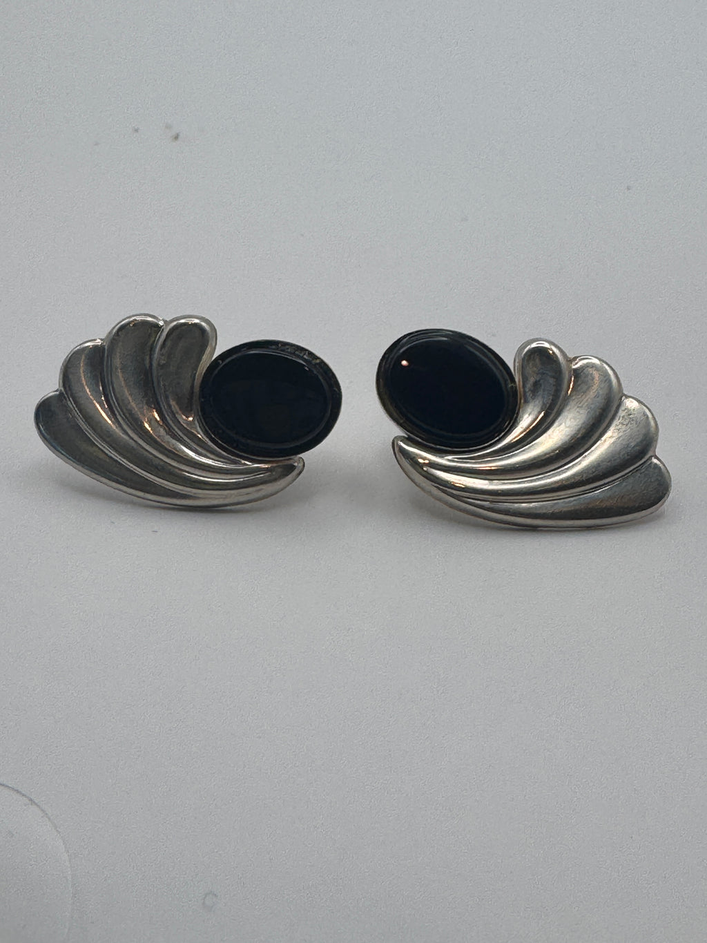 Vintage Silver Tone Black Stone Fan Wing Post Earrings Ribbed Scallop Design 1⅛"