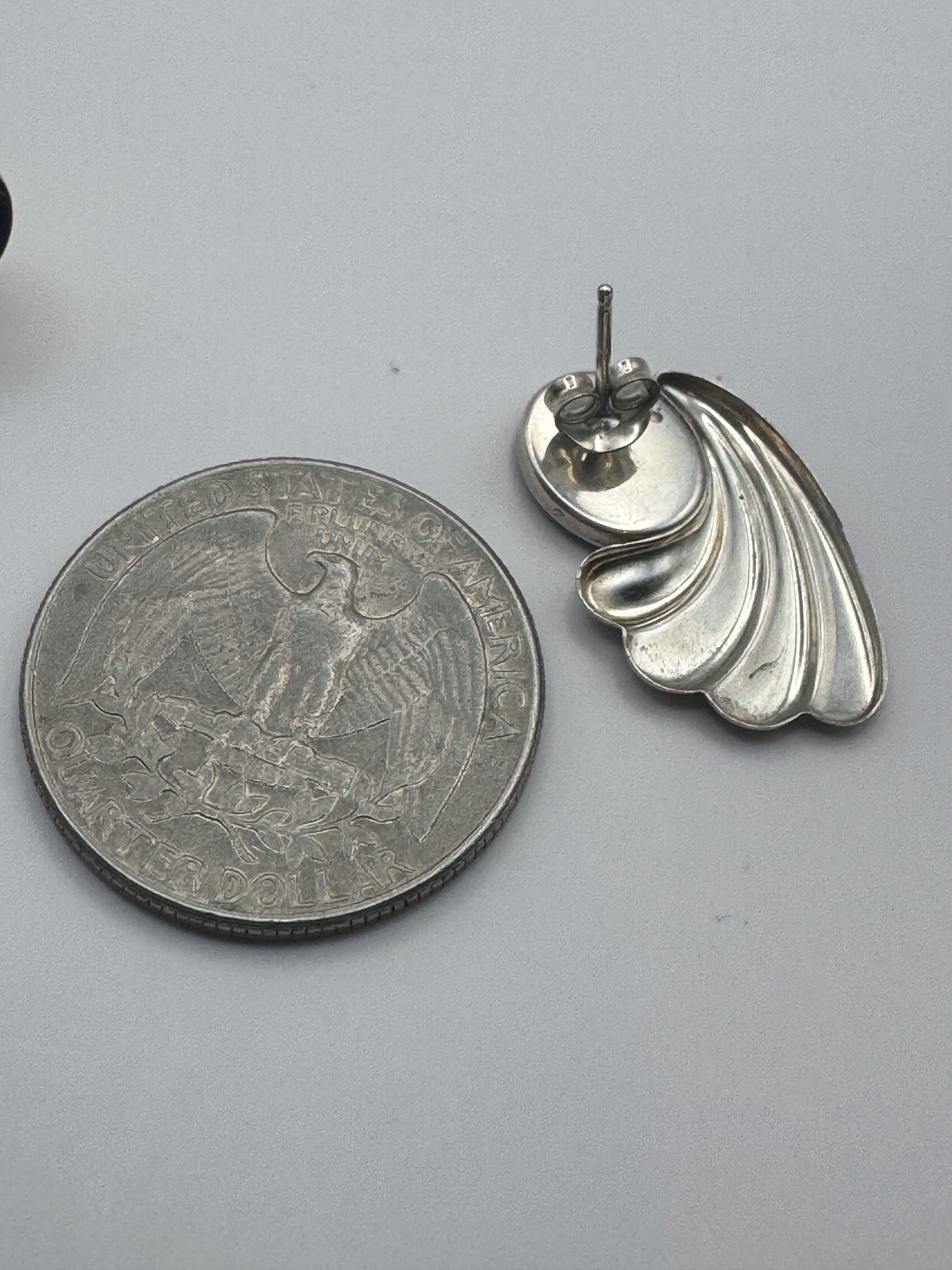 Vintage Silver Tone Black Stone Fan Wing Post Earrings Ribbed Scallop Design 1⅛"