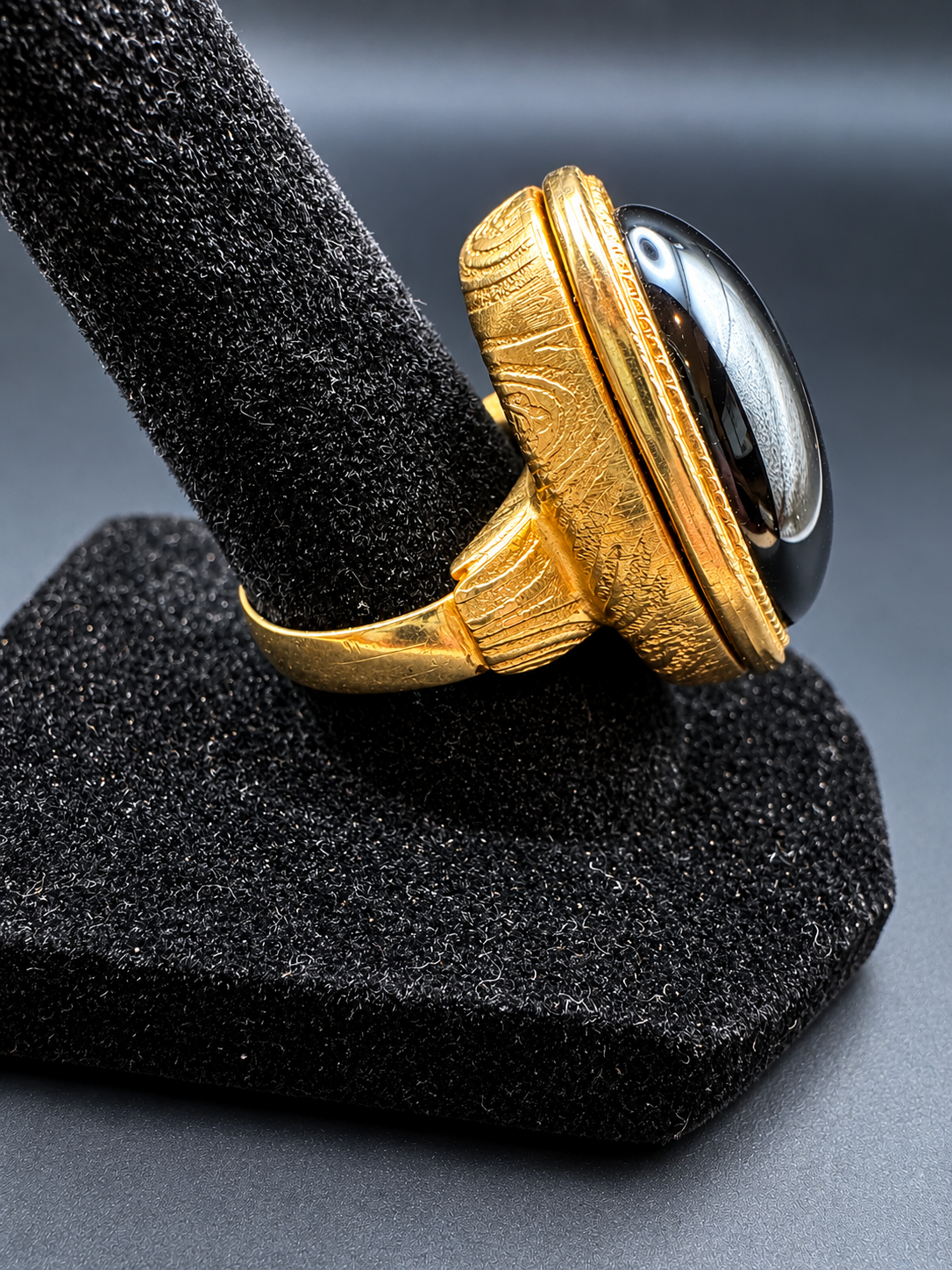 Vintage Avon Gold Tone Poison Ring, Black Cabochon Locket, Size 7