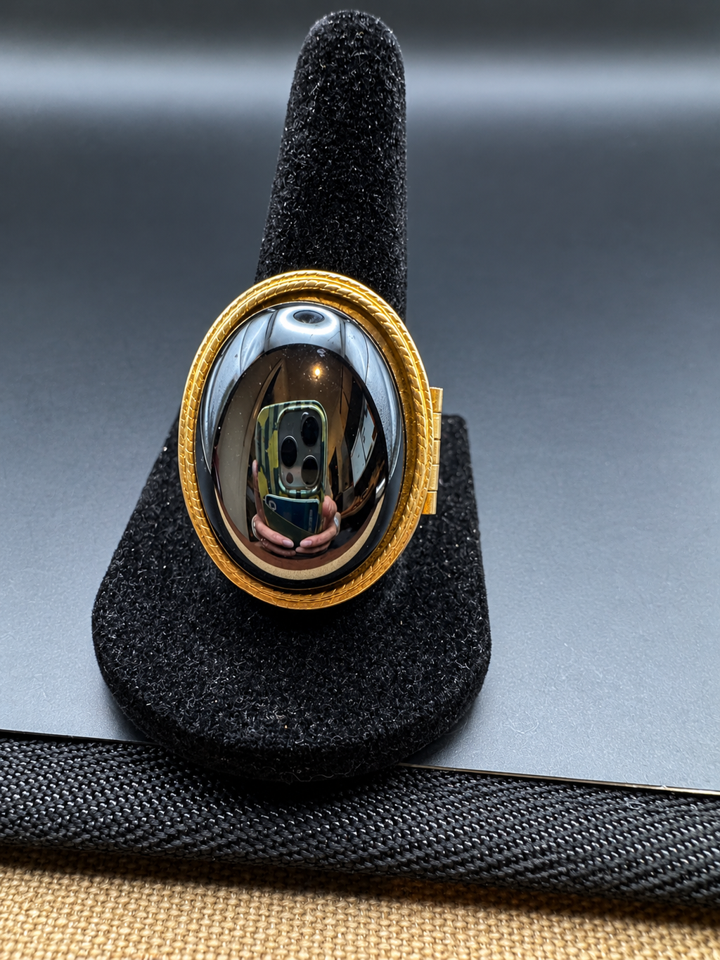 Vintage Avon Gold Tone Poison Ring, Black Cabochon Locket, Size 7