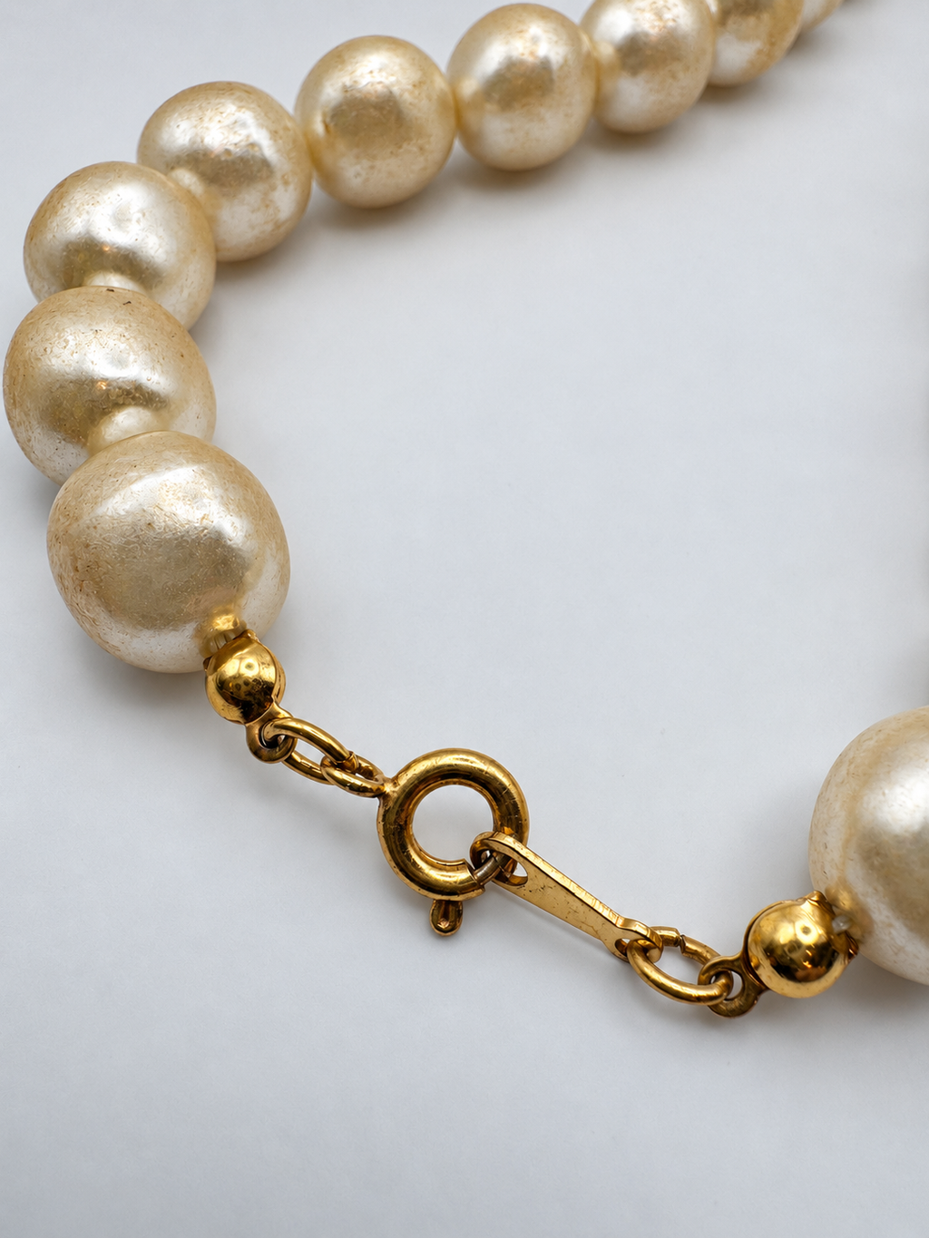 Vintage Unsigned Faux Pearl Necklace, Gold Tone Rhinestone Flower Pendant, 17"