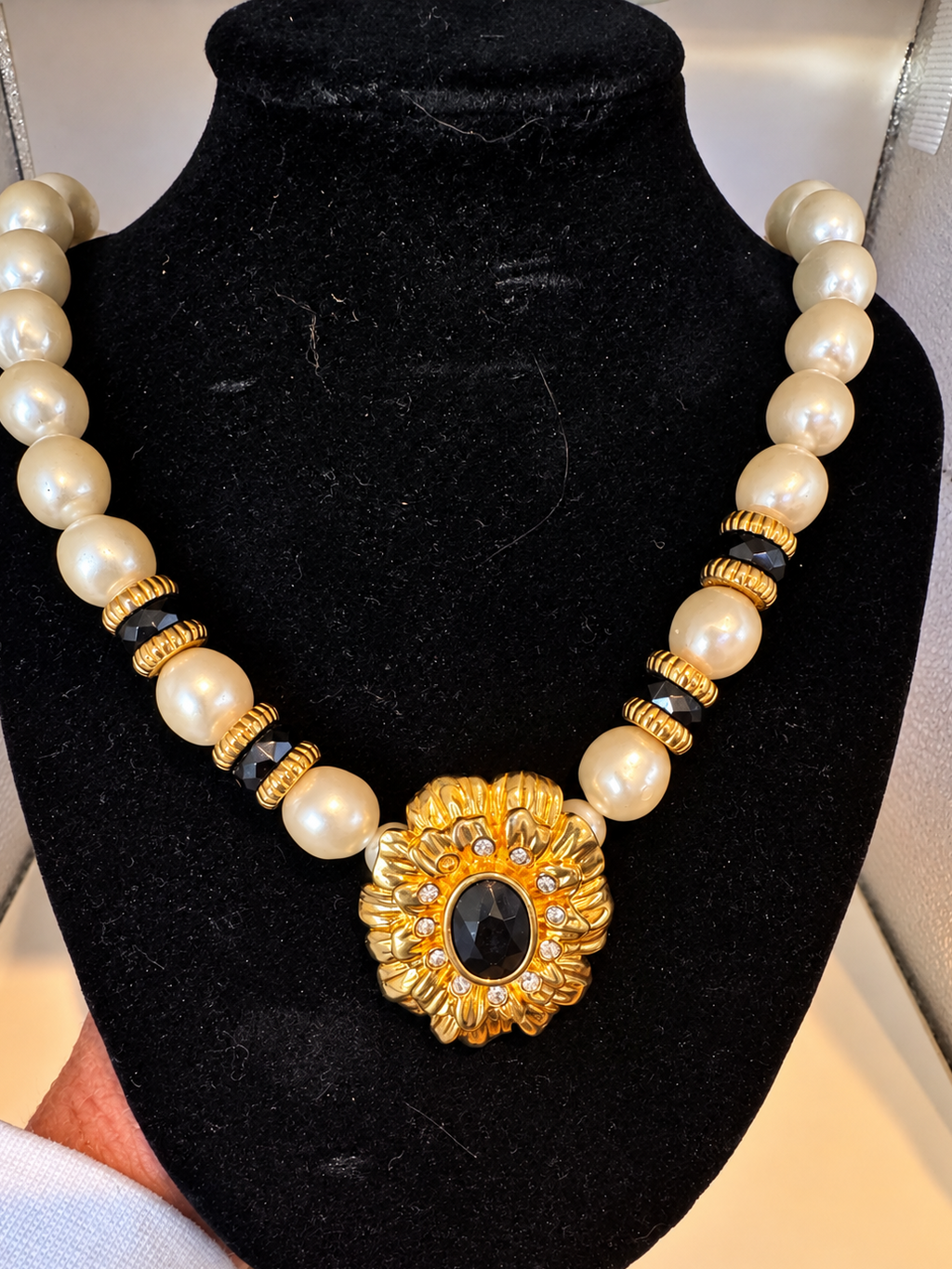 Vintage Unsigned Faux Pearl Necklace, Gold Tone Rhinestone Flower Pendant, 17"