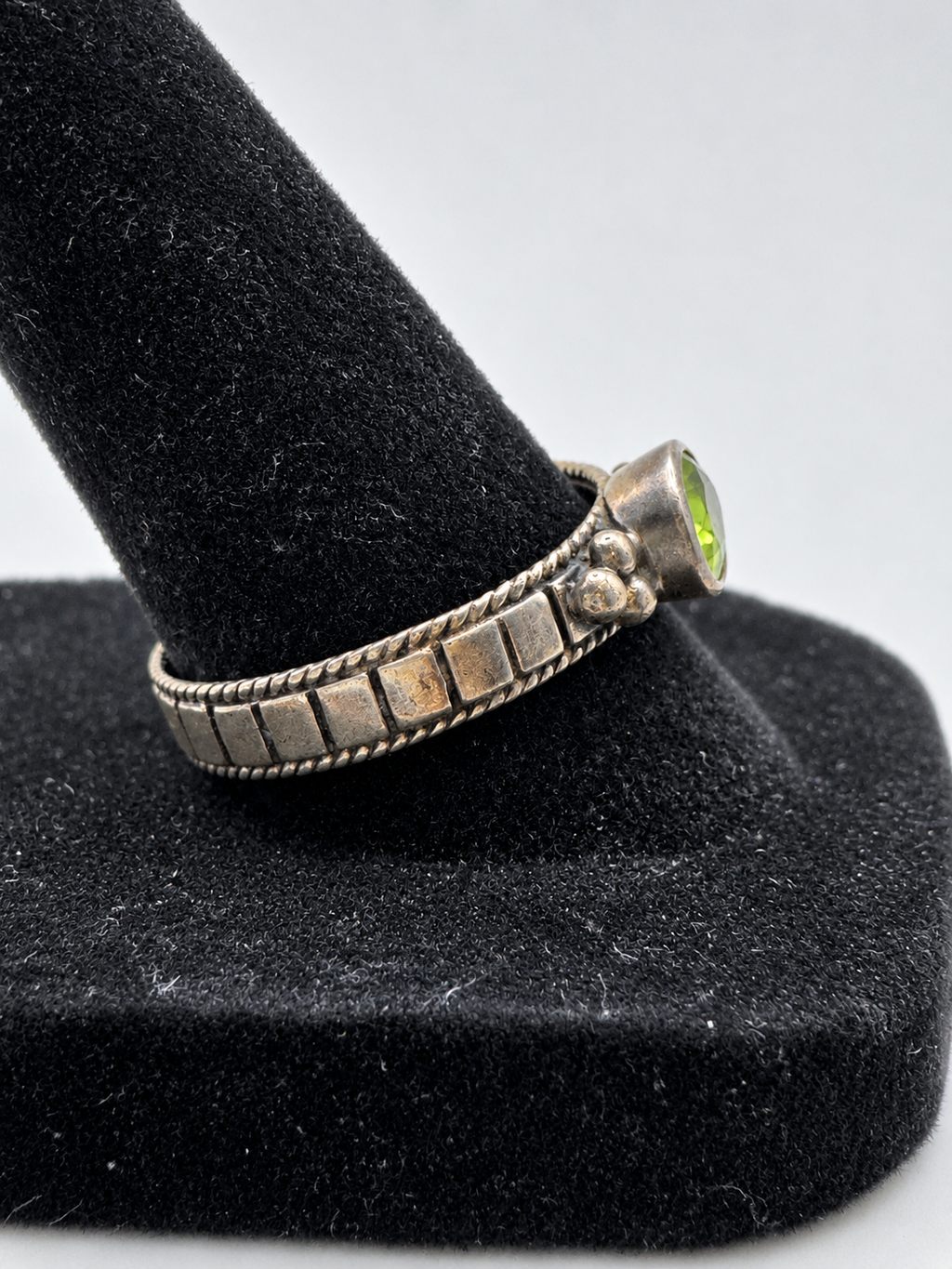 Vintage 925 Sterling Silver Green Oval Faceted Stone Ring Rope Edge Thailand Size 10