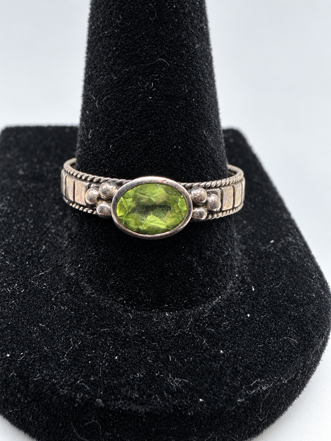 Vintage 925 Sterling Silver Green Oval Faceted Stone Ring Rope Edge Thailand Size 10
