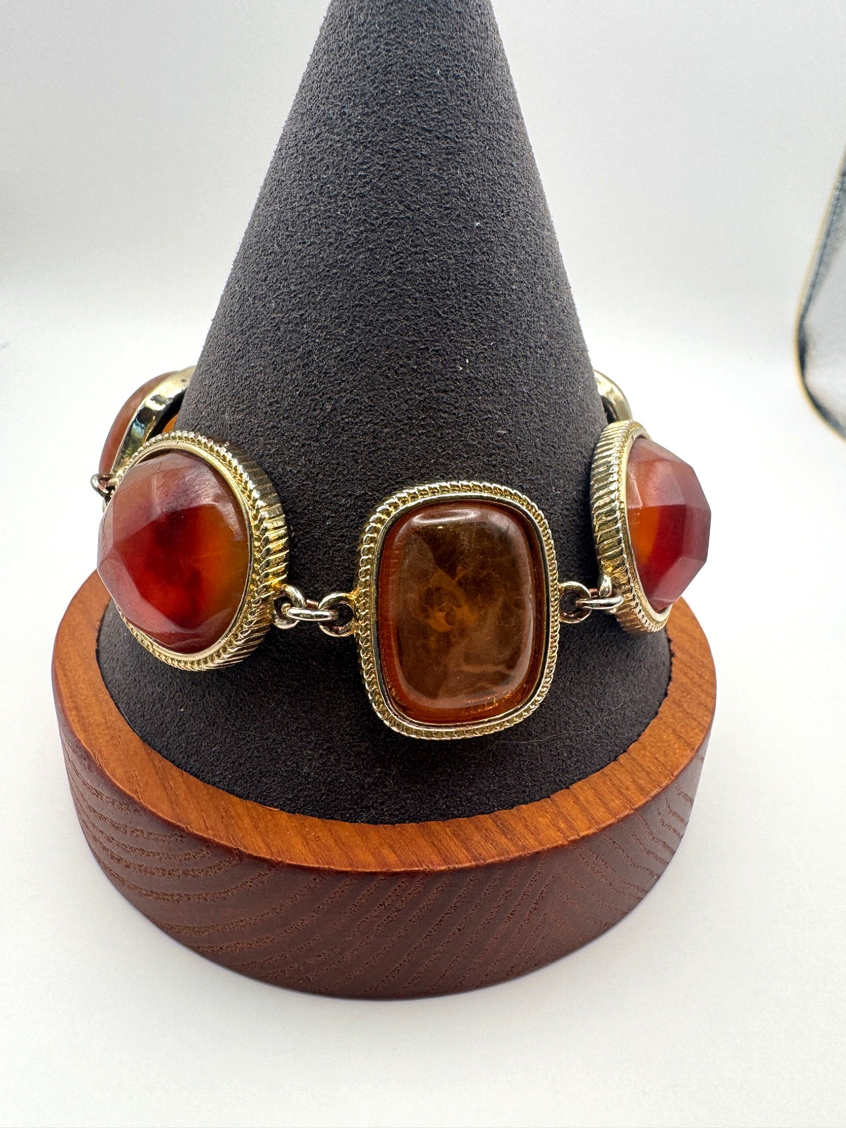 Vintage Gold Tone Amber Carnelian Color Cabochon Link Bracelet Faceted Lucite Toggle Clasp