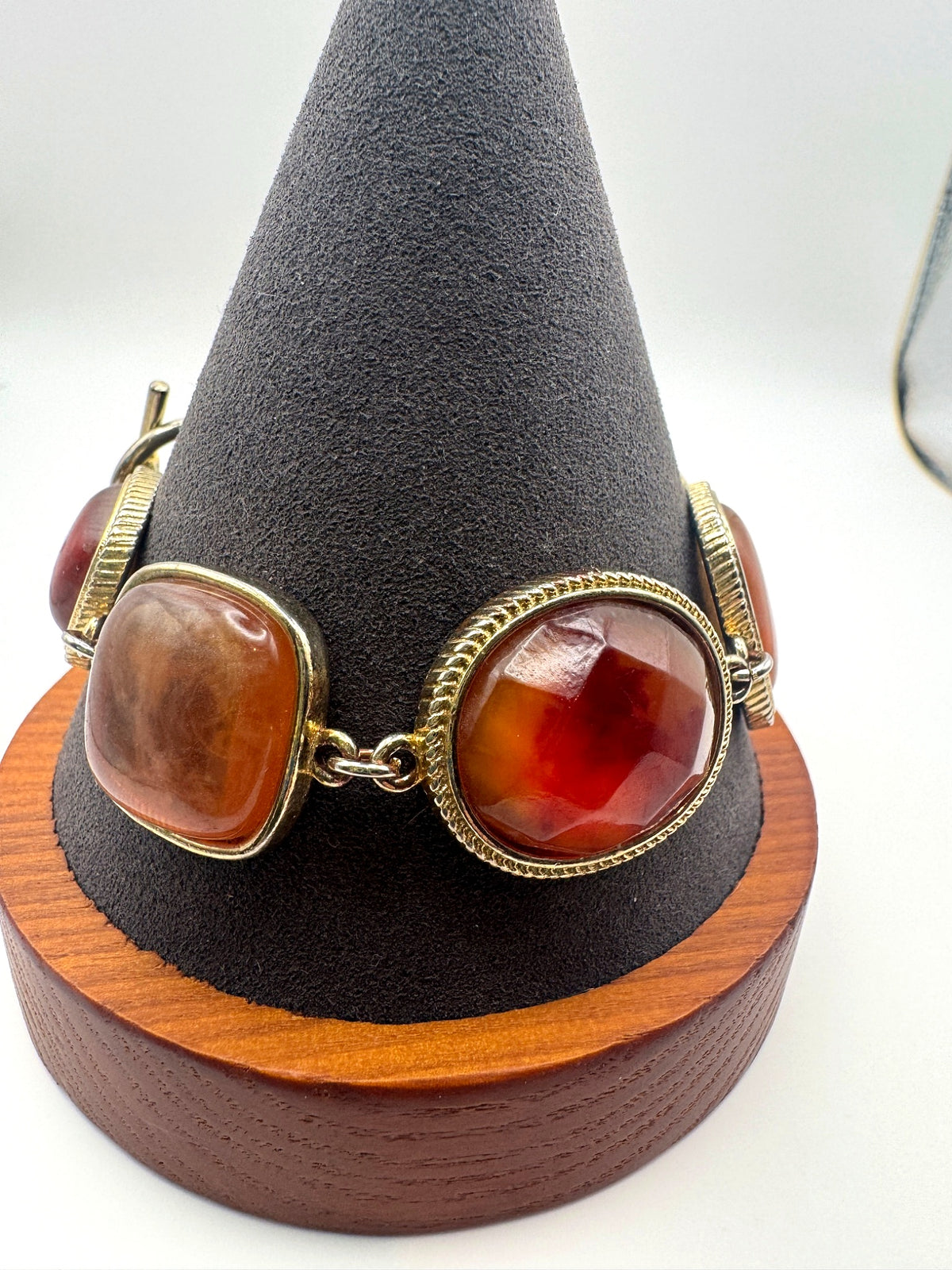 Vintage Gold Tone Amber Carnelian Color Cabochon Link Bracelet Faceted Lucite Toggle Clasp
