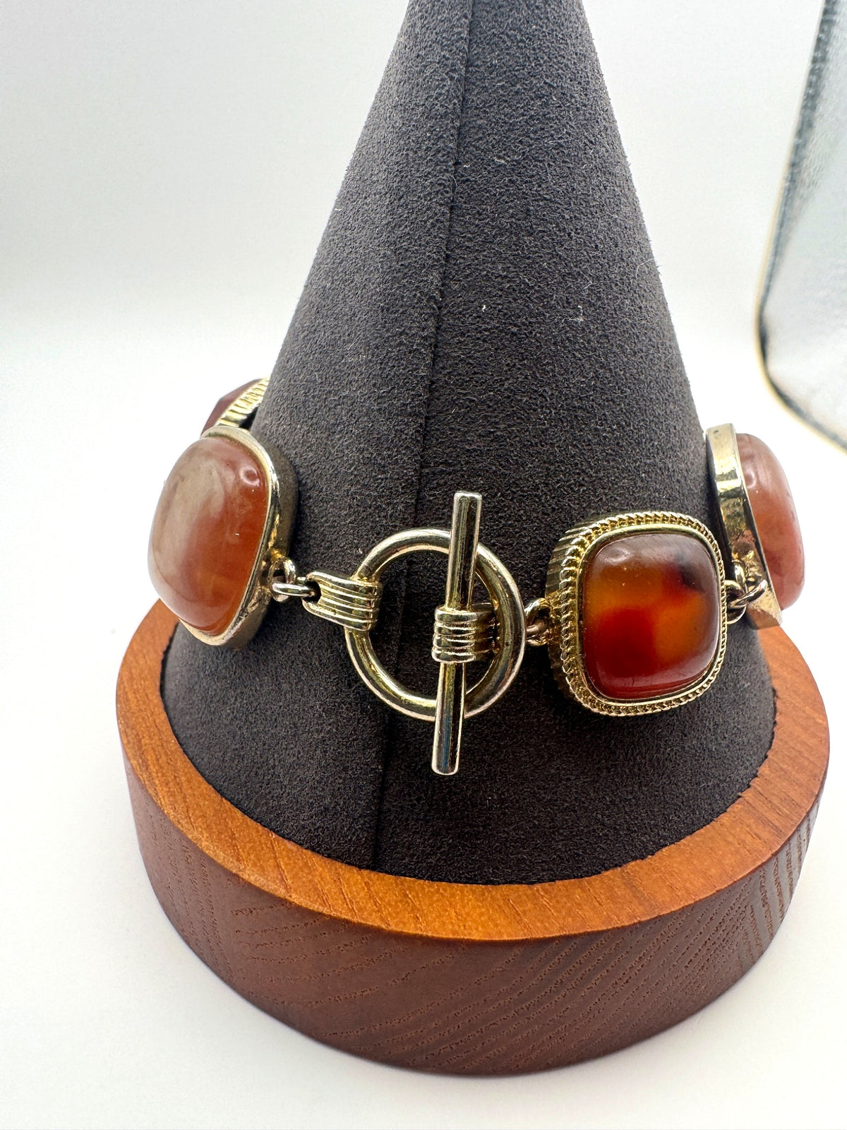 Vintage Gold Tone Amber Carnelian Color Cabochon Link Bracelet Faceted Lucite Toggle Clasp