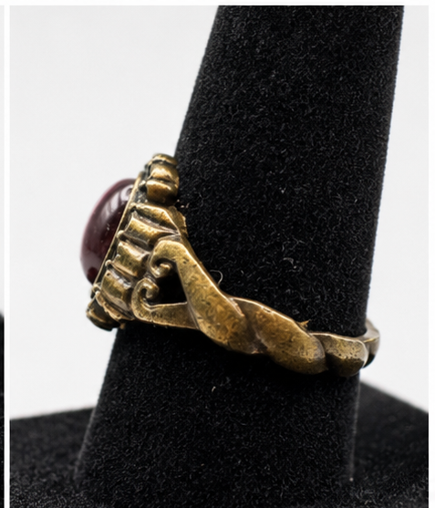 Vintage Ornate Gold Tone Ring Purple Oval Cabochon Scrollwork Size 6.5