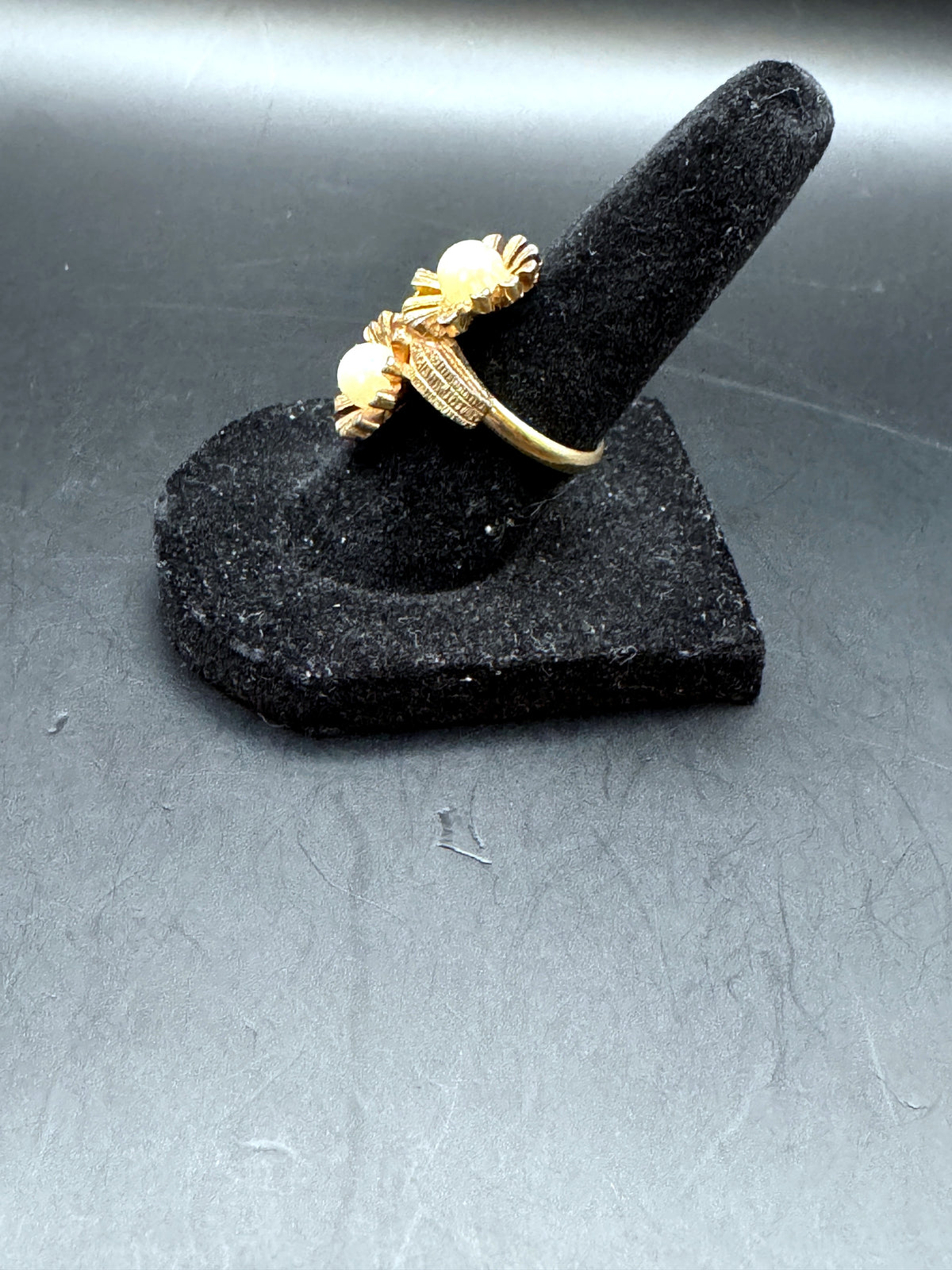 Unbranded gold-tone adjustable double-flower ring, side view