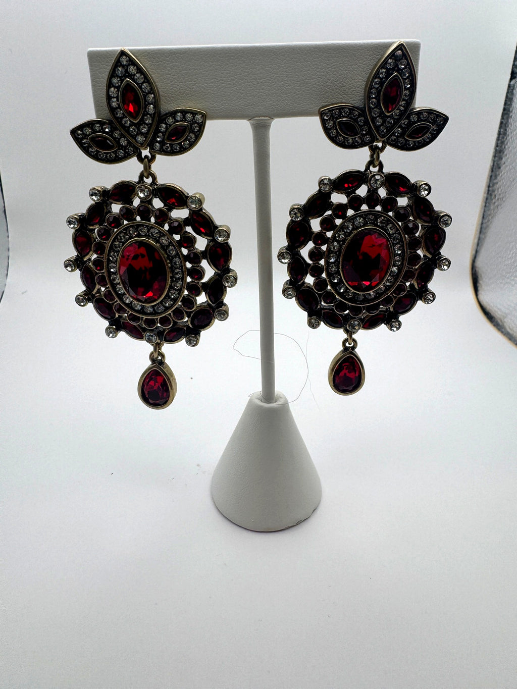 Heidi Daus Red Siam Crystal Chandelier Drop Earrings Pierced Omega Back Antique Gold Tone Signed 3"